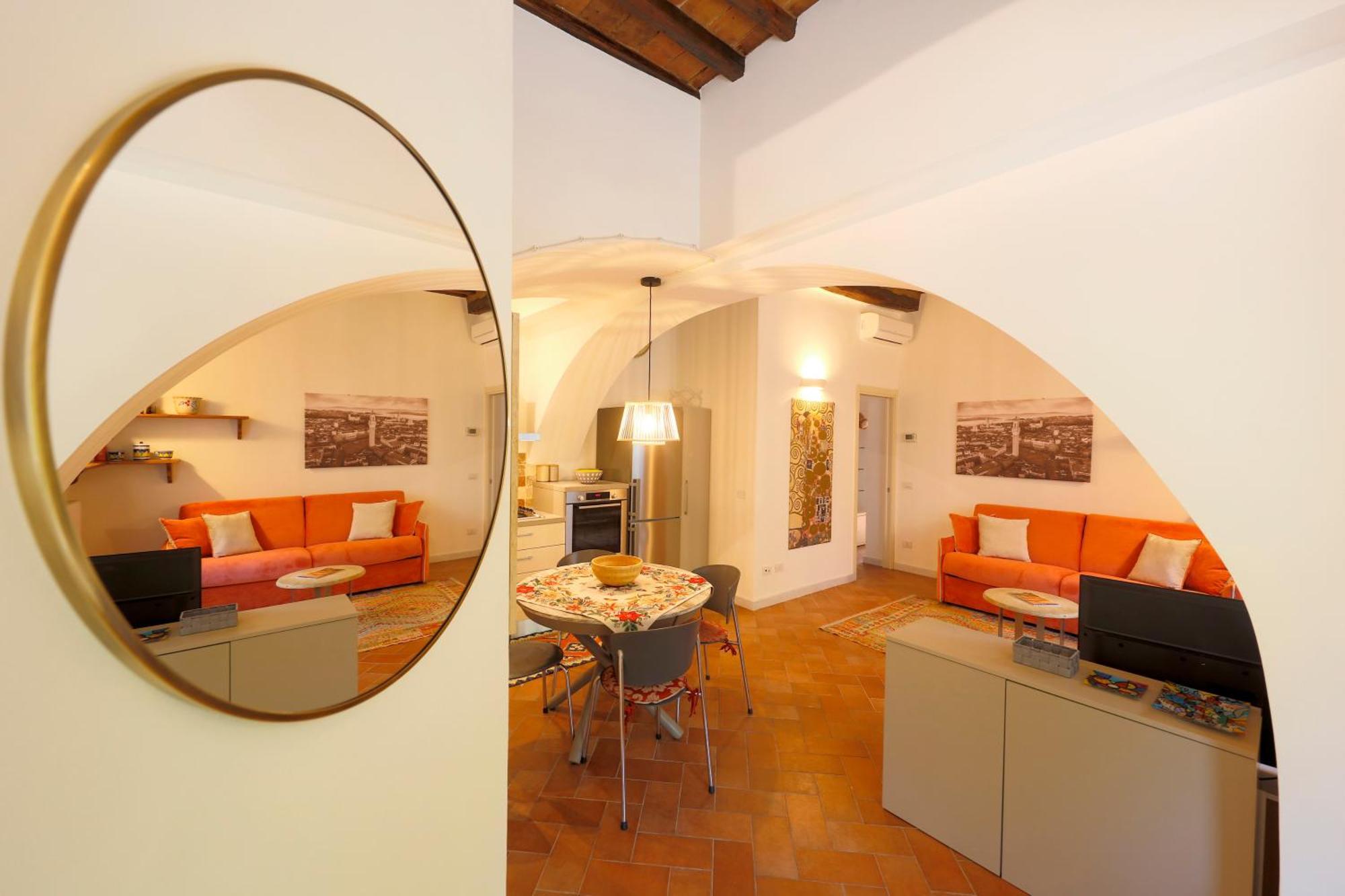 Uptown - Sabrina's Lovely Apartment Siena